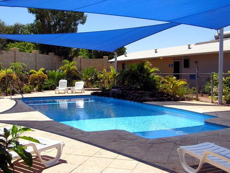Point Samson Chalets - Kawana Tourism 0