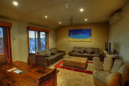 Point Samson Chalets - Kawana Tourism 5