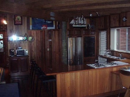 Arrawarra Lodge - Kawana Tourism 3