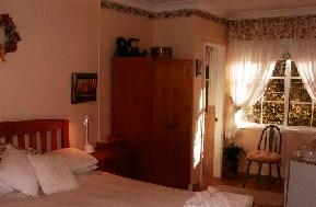 Russells Bed And Breakfast - Kawana Tourism 1