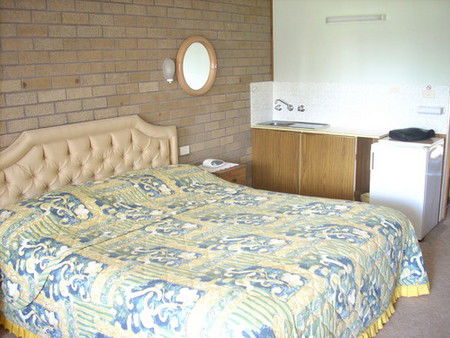 Beachview Motel - Kawana Tourism 0