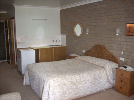 Beachview Motel - Kawana Tourism 1