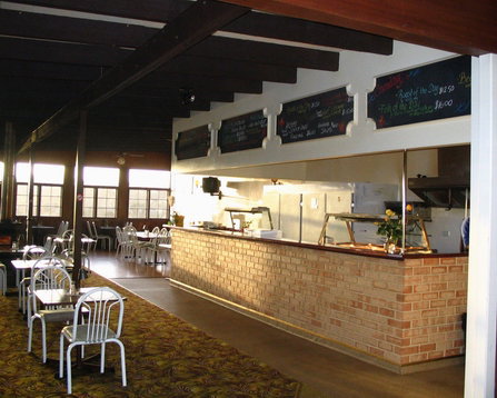 Walpole Hotel Motel - Kawana Tourism 3