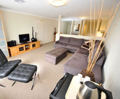 Breakwater Bed And Breakfast - Kawana Tourism 0