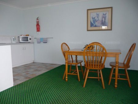 Cervantes Holiday Homes & Units - Kawana Tourism 3