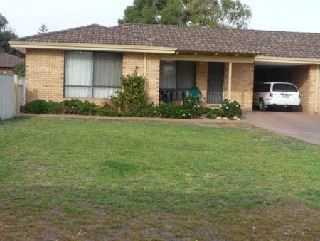 Cervantes Holiday Homes & Units - Kawana Tourism 5