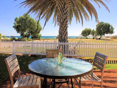 Bayview Coral Bay - Kawana Tourism 4