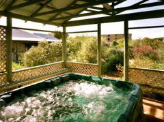 Rock Of Ages Cottage Bed And Breakfast - Kawana Tourism 4