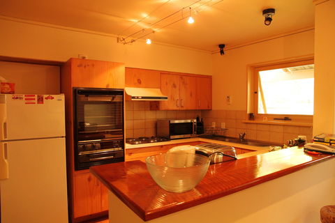Adelaide Serviced Apartments - William Townhouse - Kawana Tourism 1