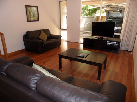 Adelaide Serviced Accommodation - Archer Townhouse - Kawana Tourism 0