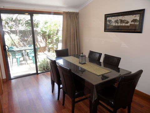 Adelaide Serviced Accommodation - Archer Townhouse - Kawana Tourism 1