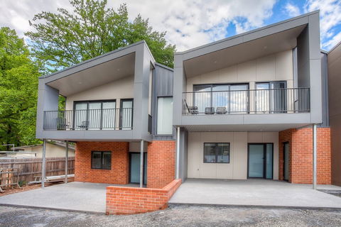 Art House Townhouses - Kawana Tourism 1