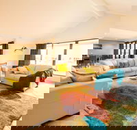 Canal Elegance in Yunderup - Kawana Tourism