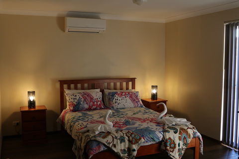 CozyStay At Kearsley - Kawana Tourism 0