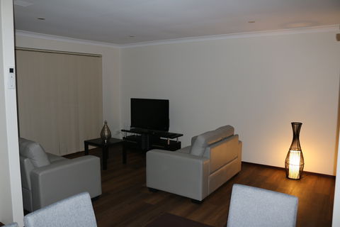 CozyStay At Kearsley - Kawana Tourism 2