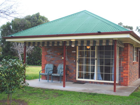Factory Lane Bed & Breakfast - Kawana Tourism 0