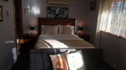 Factory Lane Bed & Breakfast - Kawana Tourism 1