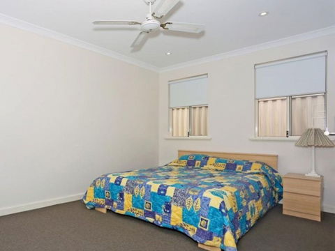 Falcon By The Bay - Kawana Tourism 2