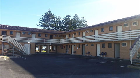 Lacepede Bay Motel & Restaurant - Kawana Tourism 2