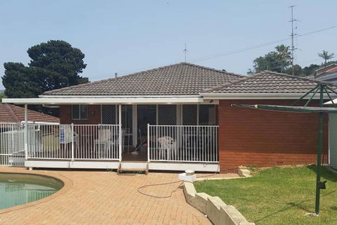Landy's Holiday House - Kawana Tourism 1