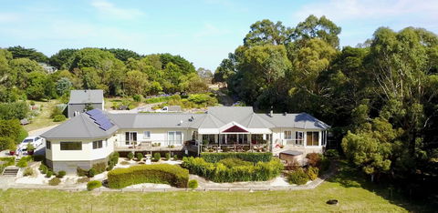 Llarrinda Bed & Breakfast - Kawana Tourism 0