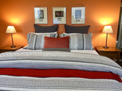Llarrinda Bed & Breakfast - Kawana Tourism 1