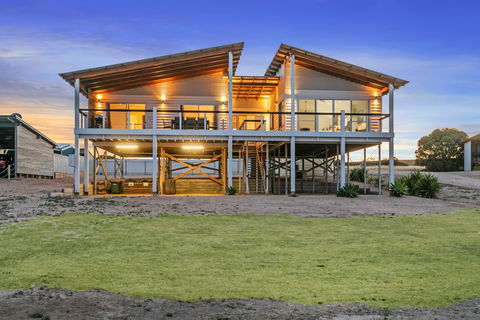 Sceale Bay Seaview Escape - Kawana Tourism 0