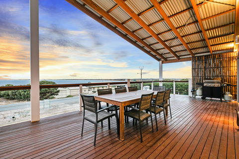 Sceale Bay Seaview Escape - Kawana Tourism 1