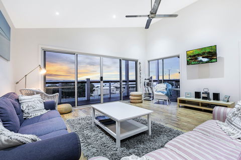 Sceale Bay Seaview Escape - Kawana Tourism 2
