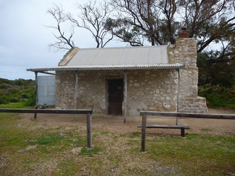 Shepherds Hut - Kawana Tourism 0
