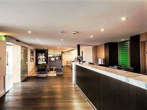 The Waverley International Hotel - Kawana Tourism 0