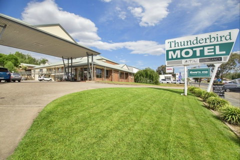 Thunderbird Motel - Kawana Tourism 0
