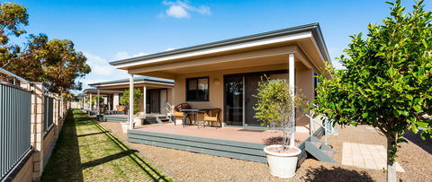 Tumby Villas - Kawana Tourism 0