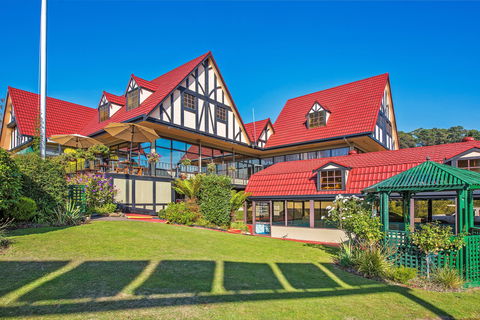 Village Family Motor Inn - Kawana Tourism 0