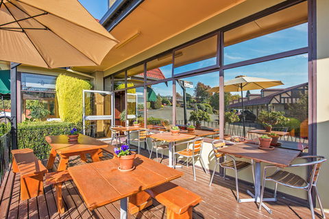 Village Family Motor Inn - Kawana Tourism 1