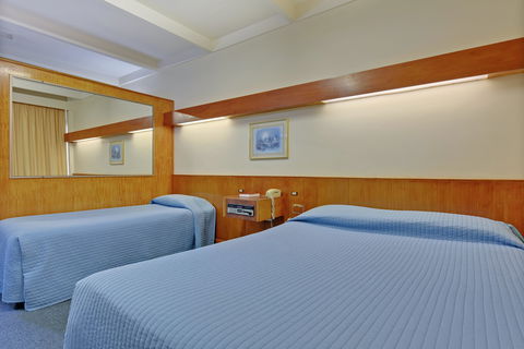 Village Family Motor Inn - Kawana Tourism 2