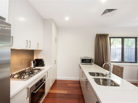 Abode Apartments Albury - Kawana Tourism 2