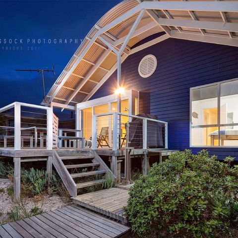 Alchemy On Island Beach - Kawana Tourism 0