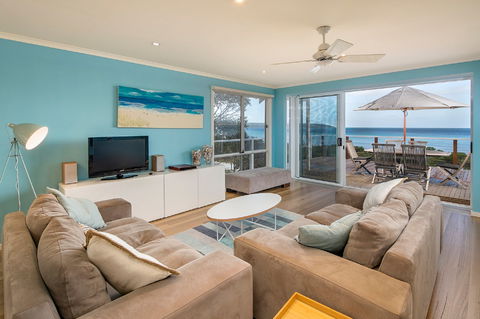 Alchemy On Island Beach - Kawana Tourism 2