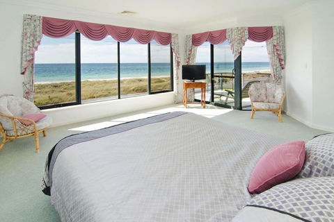 Bayside Beauty - Kawana Tourism 1