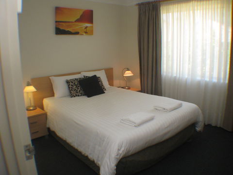 Beaches Serviced Apartments - Kawana Tourism 1