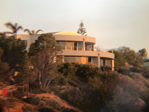 Cliff House Beachfront Villas - Kawana Tourism 0