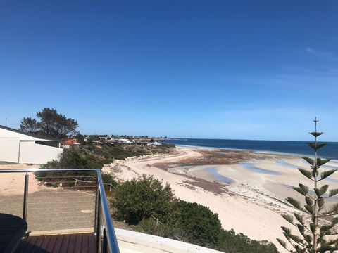 Cliff House Beachfront Villas - Kawana Tourism 2