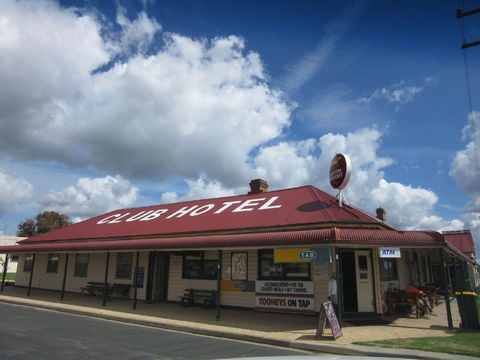 Club Hotel Emmaville - Kawana Tourism 0