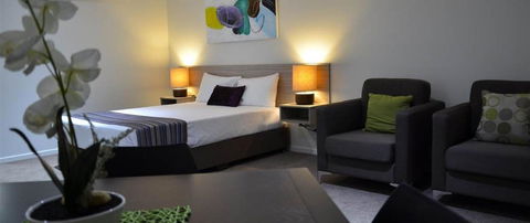 EconoLodge Beachside Motel - Kawana Tourism 1