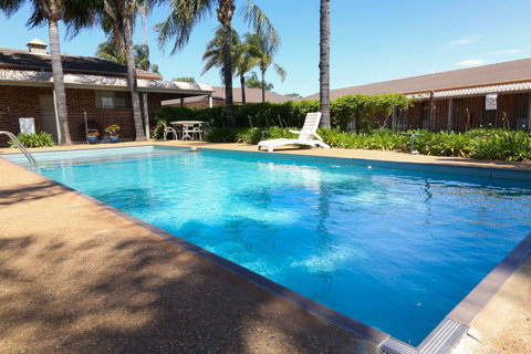 Exies Bagtown Motel - Kawana Tourism 0