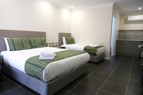 Exies Bagtown Motel - Kawana Tourism 1