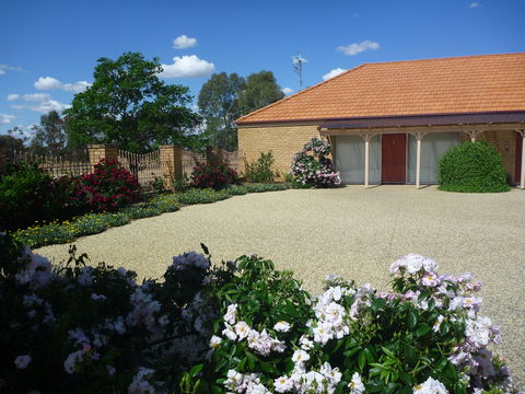 Fairways Bed And  Breakfast At Jerilderie - Kawana Tourism 1