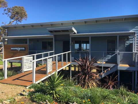 Falcon Blue - Kawana Tourism 0