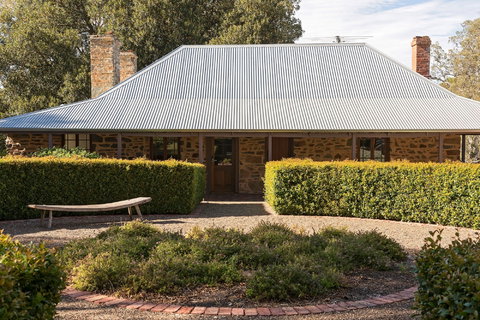 Jacob's Estate Cottage - Kawana Tourism 1